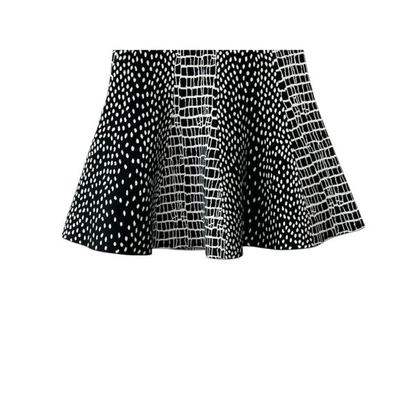 BCBGMaxAzria Black & White Animal Print High Waisted Flared Skirt XXS New - Picture 3 of 6